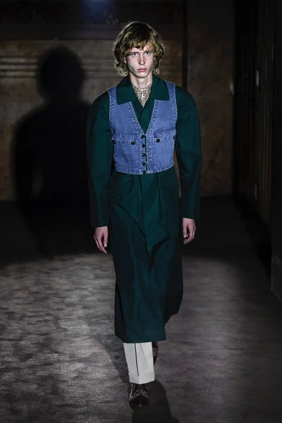 Look 19